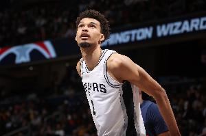 马穆：文班很喜欢格鲁吉亚菜 每次去餐厅都会给我发和面包的自拍