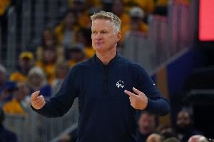 科尔:当我们的失误比对手少时战绩是8胜0负 反之是1胜8负